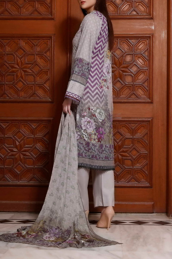 An ideal blend of traditional Schiffli silhouettes with intricate embroideries, perfect for the evening gatherings.